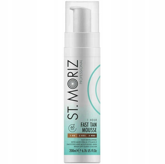 ST. MORIZ Fast Tanning Mousse 200ml – Hurtigvirkende selvbruner i mousseform med naturlig brunfarge. Inneholder aloe vera og vitamin E for fuktighet og pleie. Raskt absorberende, gir en jevn, streak-free solbrun glød på kun 1 time. Perfekt for alle hudtoner. Lett skumtekstur, enkel påføring og langvarig effekt.