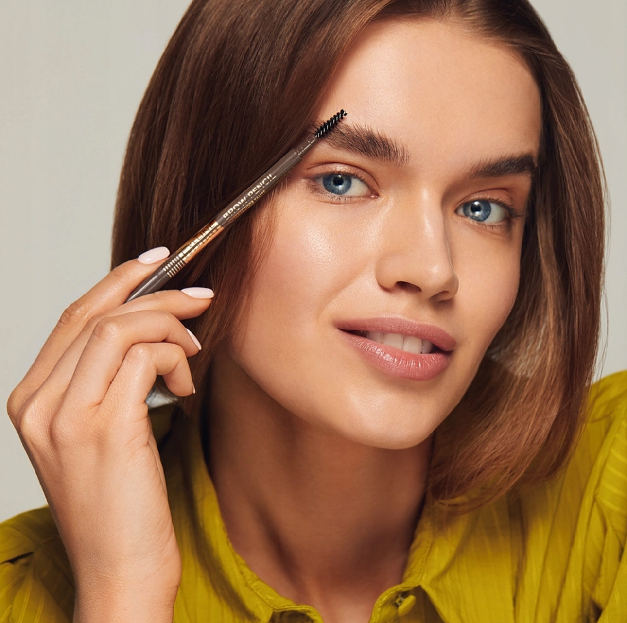 Eveline Cosmetics Micro Precise Brow Pencil 01 Taupe – ultrapresis, vannfast øyenbrynsblyant i kald brun taupe-farge. Automatisk design med innebygd børste for naturlig brynsstyling. Perfekt for fyldige, definerte bryn. Vegansk og langvarig formel.